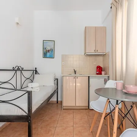 Hotel apartamentowy Sofia Apartments By The Sea
